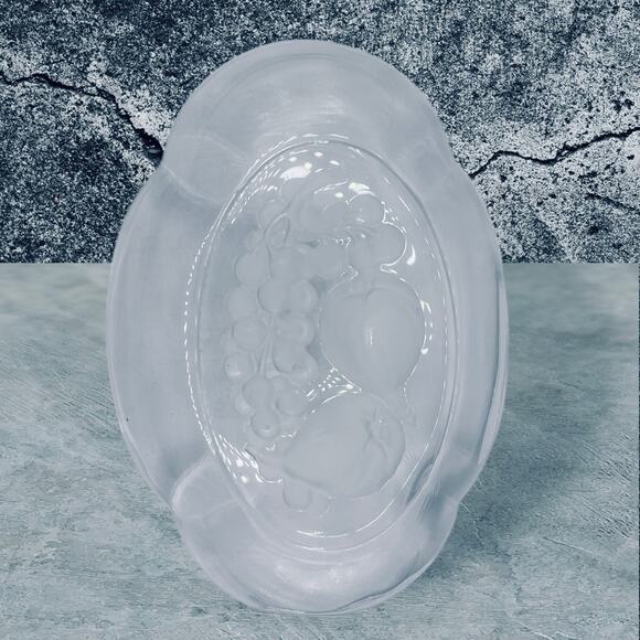 Mikasa Set of 4 Clear Crystal Bowls Grapes and Figs 7.25” L x 5” W x 2”T - Picture 4 of 7